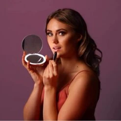 Fritzline© Make-up Spiegel | Compact | Tru-Daylight LED Verlichting | 10x Vergroting | Rond 21 Fritzline© Make-up Spiegel | Compact | Tru-Daylight LED Verlichting | 10x Vergroting | Rond -Cosmetica Promotiewinkel 1196x1200 10