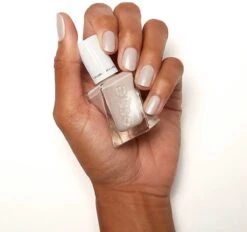 Essie Gel Couture 90 Make The Cut - Gel Nagellak -Cosmetica Promotiewinkel 1200x1127 3