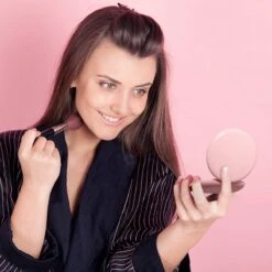 Led-verlichte Oplaadbare Compacte Make-up Spiegel Rond |1 X 2 X Vergroting | Make-upspiegel | Zakspiegel | Handspiegel | Reisspiegel | Dimbaar|als Cadeau | USB-lader | Rond | Zwart 16 Led-verlichte Oplaadbare Compacte Make-up Spiegel Rond |1 X 2 X Vergroting | Make-upspiegel | Zakspiegel | Handspiegel | Reisspiegel | Dimbaar|als Cadeau | USB-lader | Rond | Zwart -Cosmetica Promotiewinkel 1200x1200 718