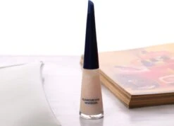 Herome Glamour Nail Whitener - Natural Nail Whitener Met Een Romige Parelmoerglans - Camoufleert Doffe Of Verkleurde Nagels - 10ml. -Cosmetica Promotiewinkel 1200x867 3