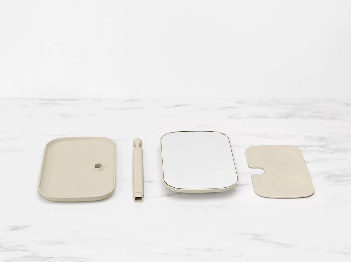 Brabantia ReNew Make-up Spiegel - Met Accessoireschaal - Soft Beige 10 Brabantia ReNew Make-up Spiegel - Met Accessoireschaal - Soft Beige - Afbeelding 8