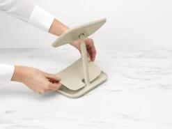 Brabantia ReNew Make-up Spiegel - Met Accessoireschaal - Soft Beige 33 Brabantia ReNew Make-up Spiegel - Met Accessoireschaal - Soft Beige -Cosmetica Promotiewinkel 1200x899 6