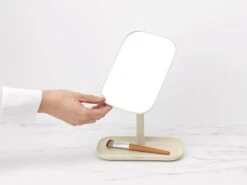 Brabantia ReNew Make-up Spiegel - Met Accessoireschaal - Soft Beige 35 Brabantia ReNew Make-up Spiegel - Met Accessoireschaal - Soft Beige -Cosmetica Promotiewinkel 1200x900 5