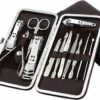 Merkloos Manicure & Pedicure Set - Uitgebreide 12-Delige RVS Nagel Gezicht Verzorging Set - Reisset Met Nagelknippers - Nageletui Manicureset Pedicureset Nagel Verzorging Nagelriem Trimmer Bokkenpoot & Nagelschaar - Met Lederen Etui
