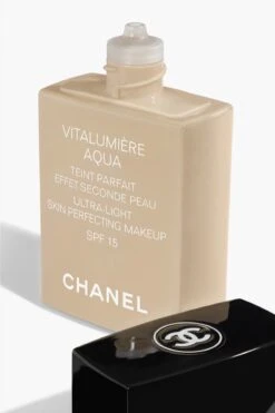 Chanel Vitalumiere Aqua Foundation - 30 Beige - SPF15 - 30 Ml 20 Chanel Vitalumiere Aqua Foundation - 30 Beige - SPF15 - 30 Ml -Cosmetica Promotiewinkel 800x1200